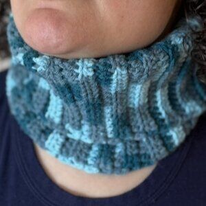 Ribbed Teal Crochet Cowl